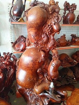 2018浦寨邊貿(mào)市場(chǎng)繁榮，紅木家具工藝品熱銷(xiāo)成亮點(diǎn)